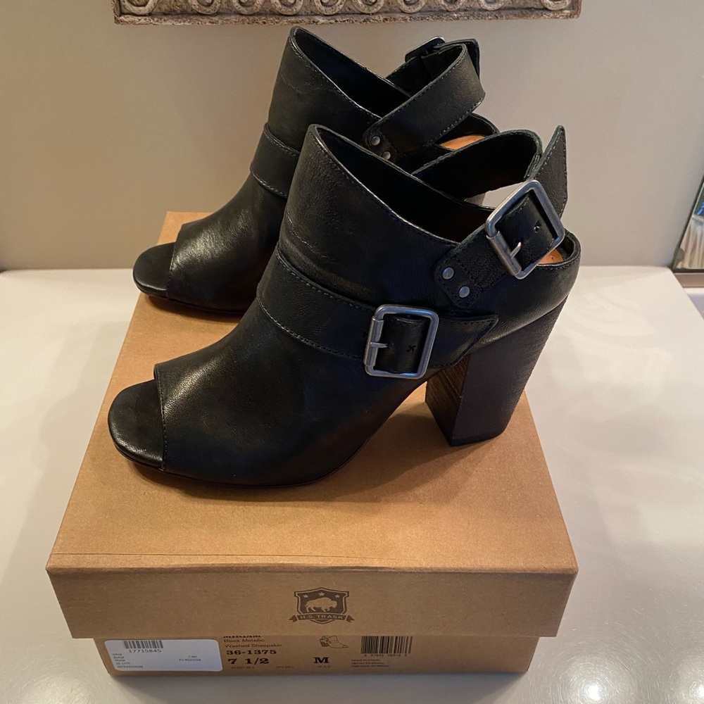 NWT Trask Miriam Black Sheepskin Mule